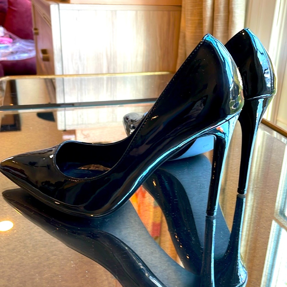 Steve Madden (8.5) patent leather stiletto, pointy toe heels.